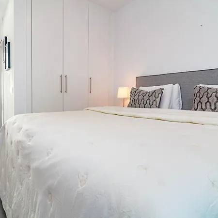 Ov5bb- Modern Family Flat, Lovely Views Apartment