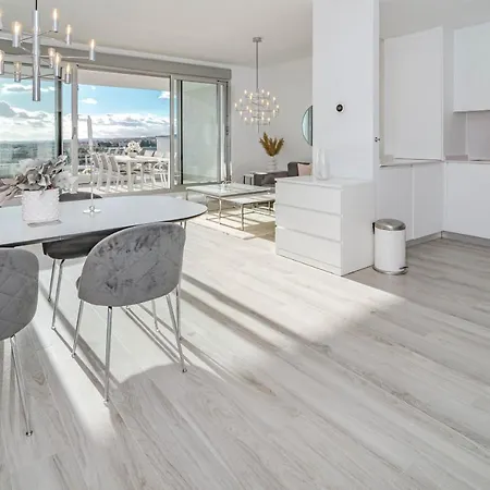 Ov5bb- Modern Family Flat, Lovely Views * Estepona