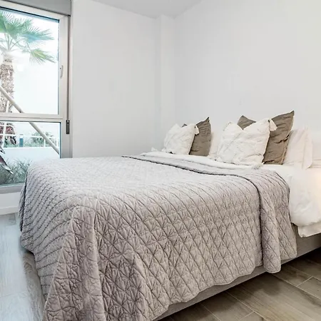 Ov5bb- Modern Family Flat, Lovely Views Apartment